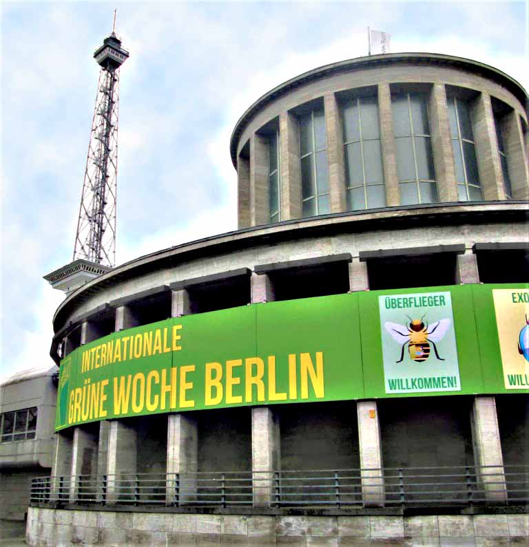 Zum 85. Male großer Anziehungspunkt unterm Berliner Funkturm. Foto: Manfred Weghenkel