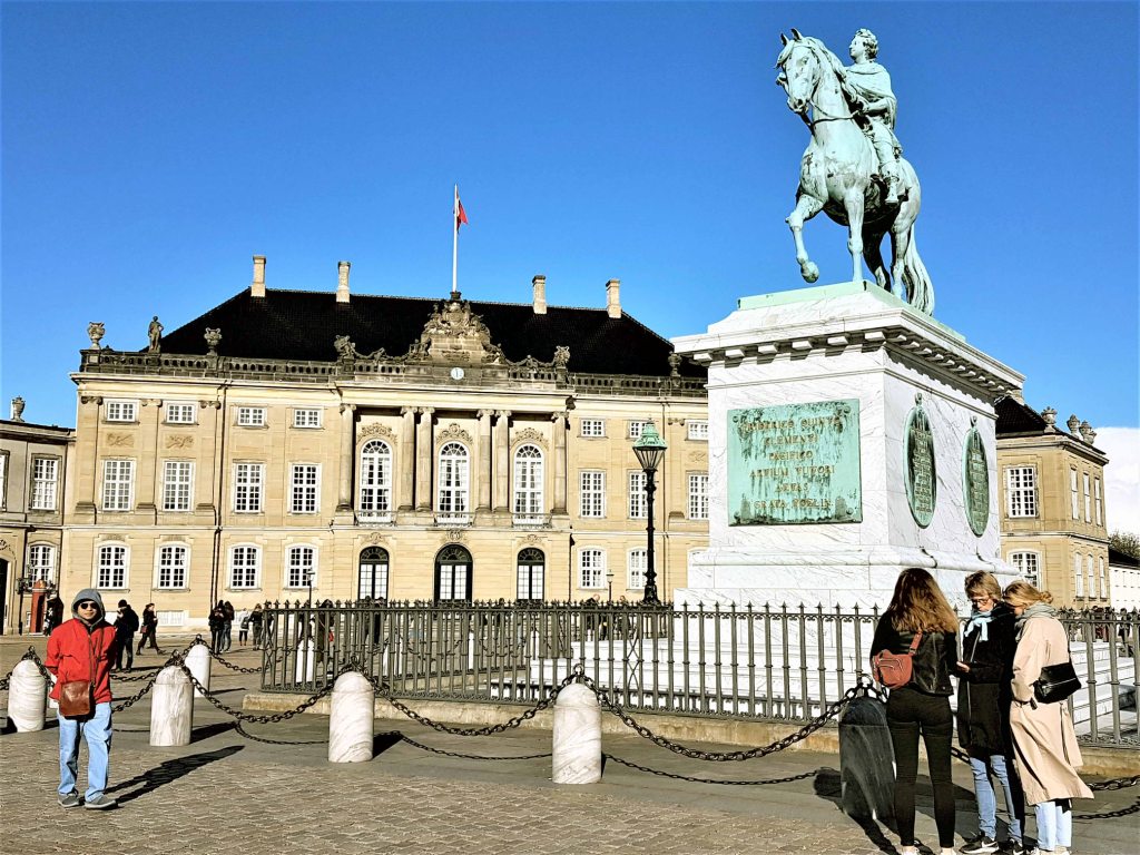 Schloss Amalienborg aus dem 17. Jahrhundert ist die Stadtresidenz der dänischen Königin Margrethe II. 