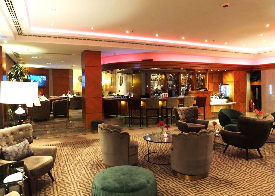 Die behagliche Lobby mit Bar – eine stilvolle Visitenkarte des noblen Traditionshotels. 