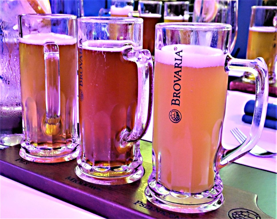 Beliebte Bierverkostung in der Brauerei-Gaststätte.