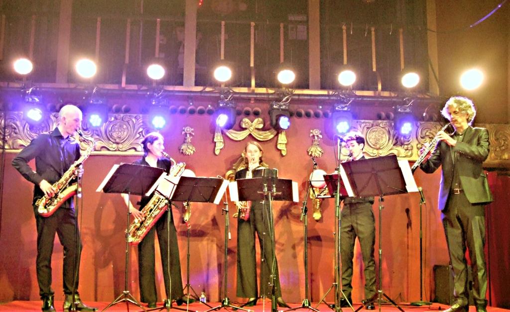 Ein Klassik-Konzert der besonderen Art mit dem Berliner Saxophon-Quartett „clair-obscur" und dem Englischhornisten Dominik Wollenweber von der Philharmonie.


