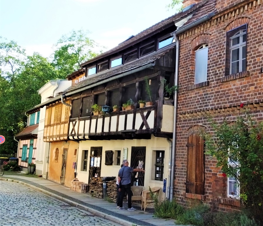 Am Mühlengraben, wo die ältesten Häuser von Cottbus stehen.